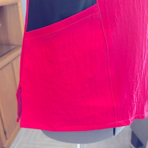 WonderWink FFX Sport Mock Wrap Scrub Top in Strawberry size XS  ~EUC~ - Picture 6 of 8